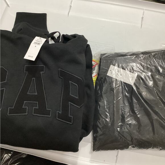 GAP Men’s SET Black Hoodie and Joggers MSRP $100 Size S - Picture 3 of 3